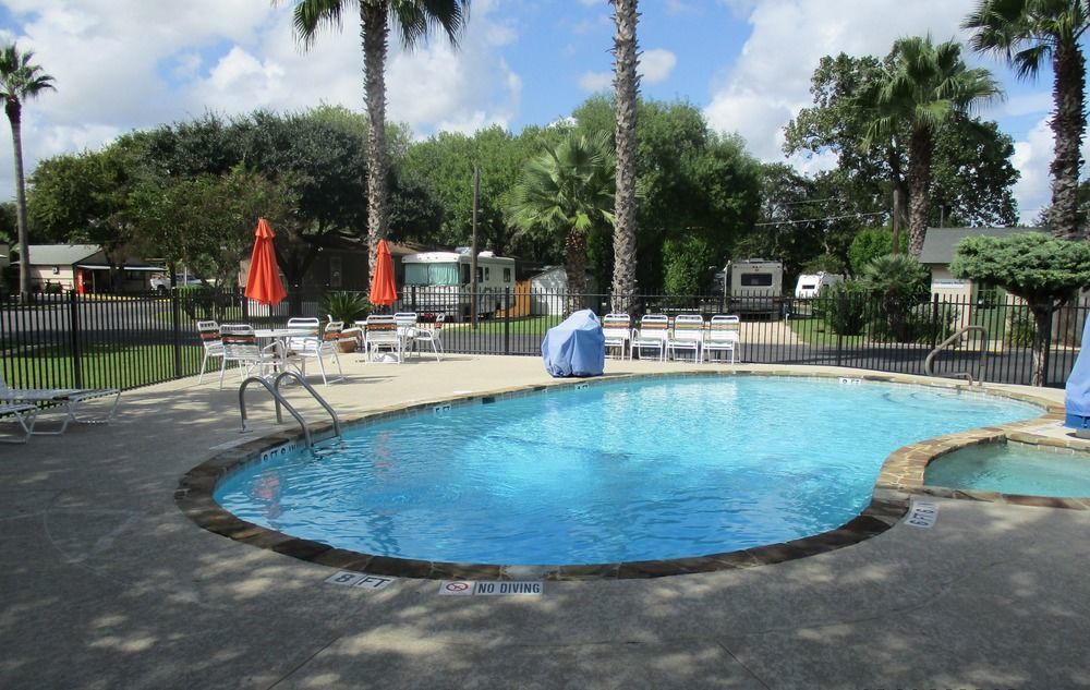 Travelers World Rv Resort 圣安东尼奥 外观 照片